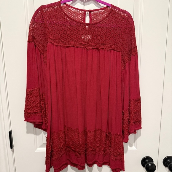 Umgee Burgundy Lace Blouse Tunic - Picture 2 of 8